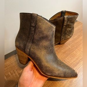 FRYE‎ AND CO. Womens Size 8 Distressed Toe Slip On Booties